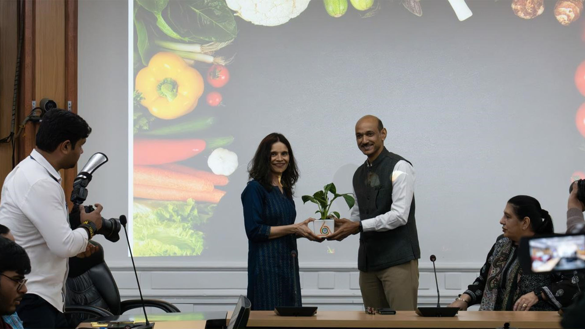 Doctor Visits Indian Medical Schools With Urgent Call for Plant-Based Prevention