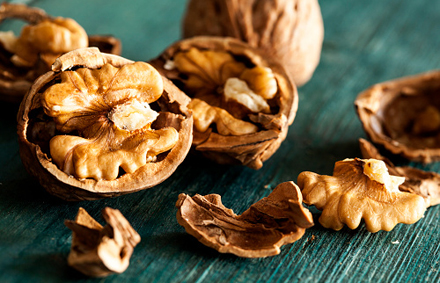 walnuts-control-cholesterol