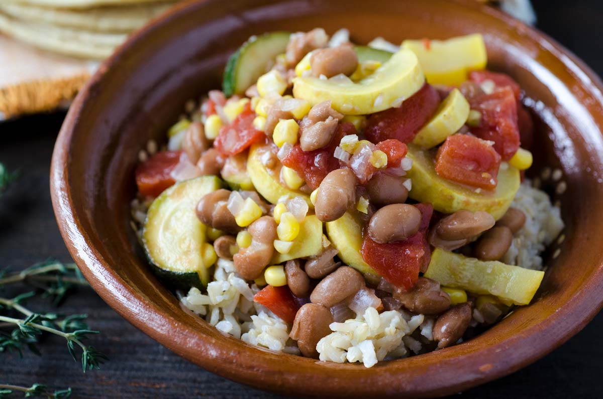 Calabacín y frijoles pintos estilo casero