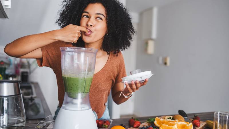 woman making smoothie