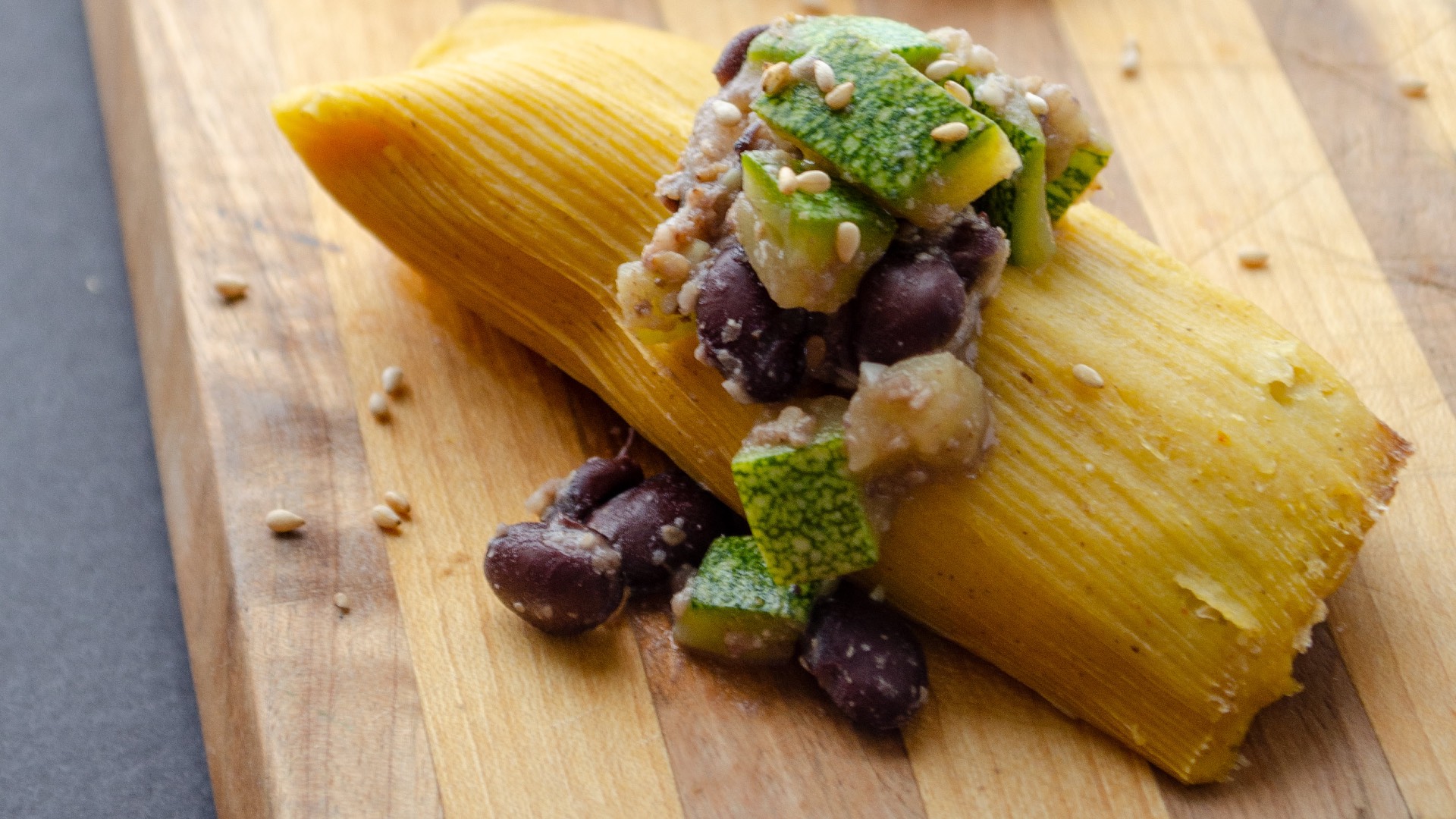 Tamales de Calabacitas y Frijoles Negros