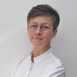 Dr. Gabriela Kania