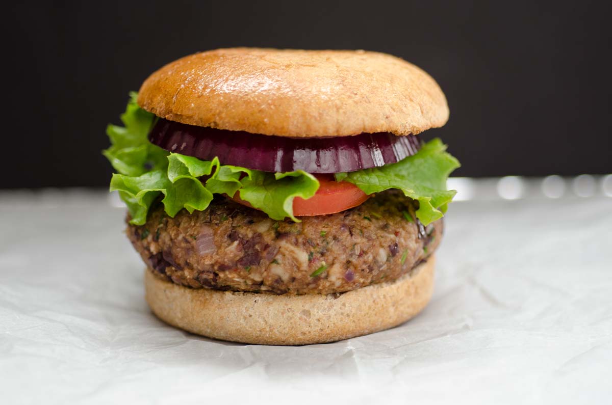 Hamburguesa de frijoles negros y chipotle
