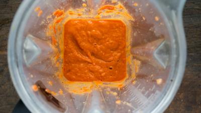 Preparar la salsa de tomates secos. 